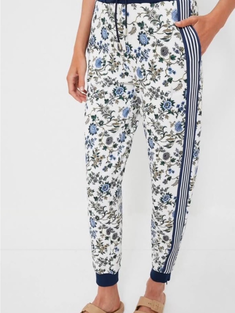 Tuckernuck Tnuck Sport
White Wildflower Lilia Jogger Pants, Size XL